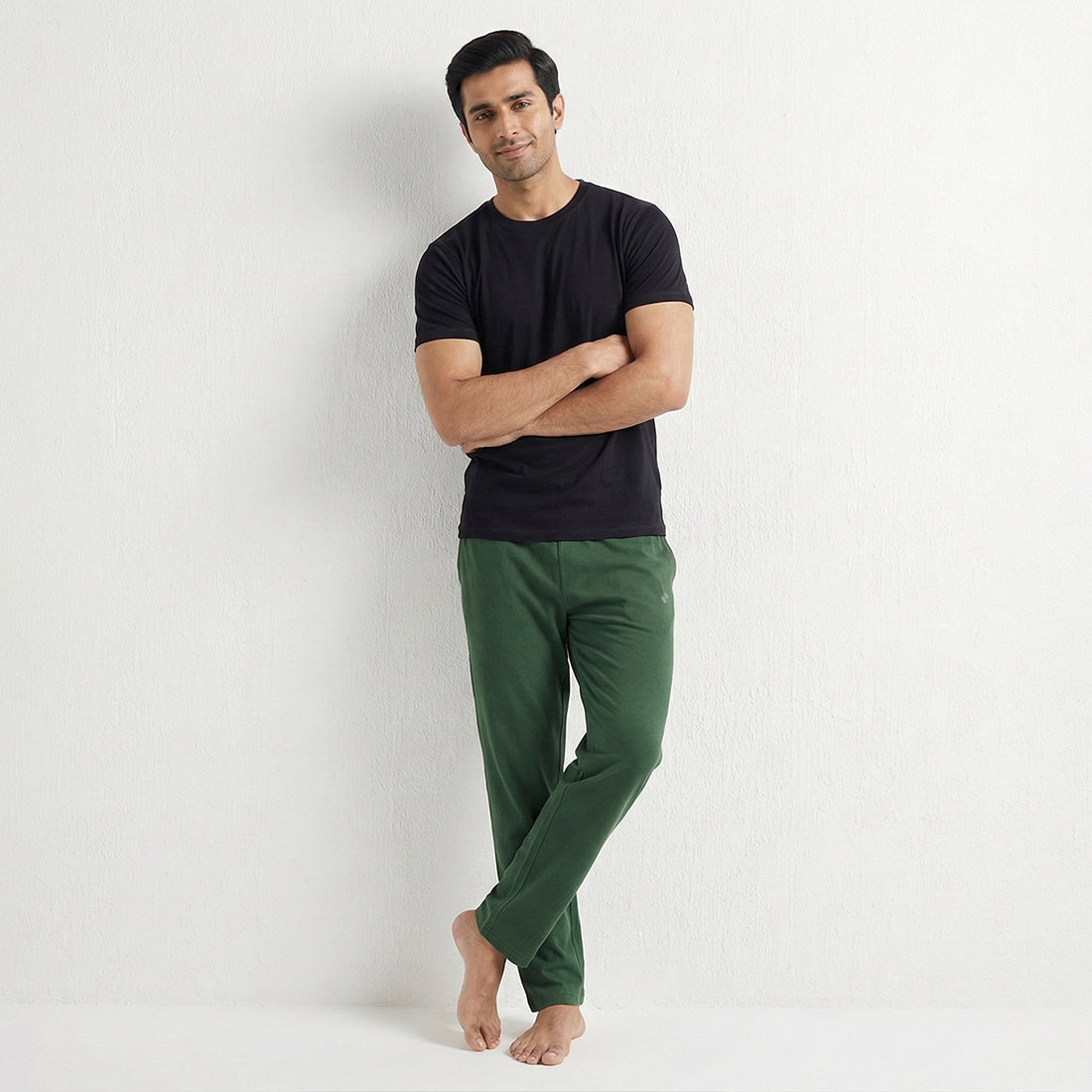 PACK OF BLACK UNDERTEE & GREEN JERSEY TROUSER