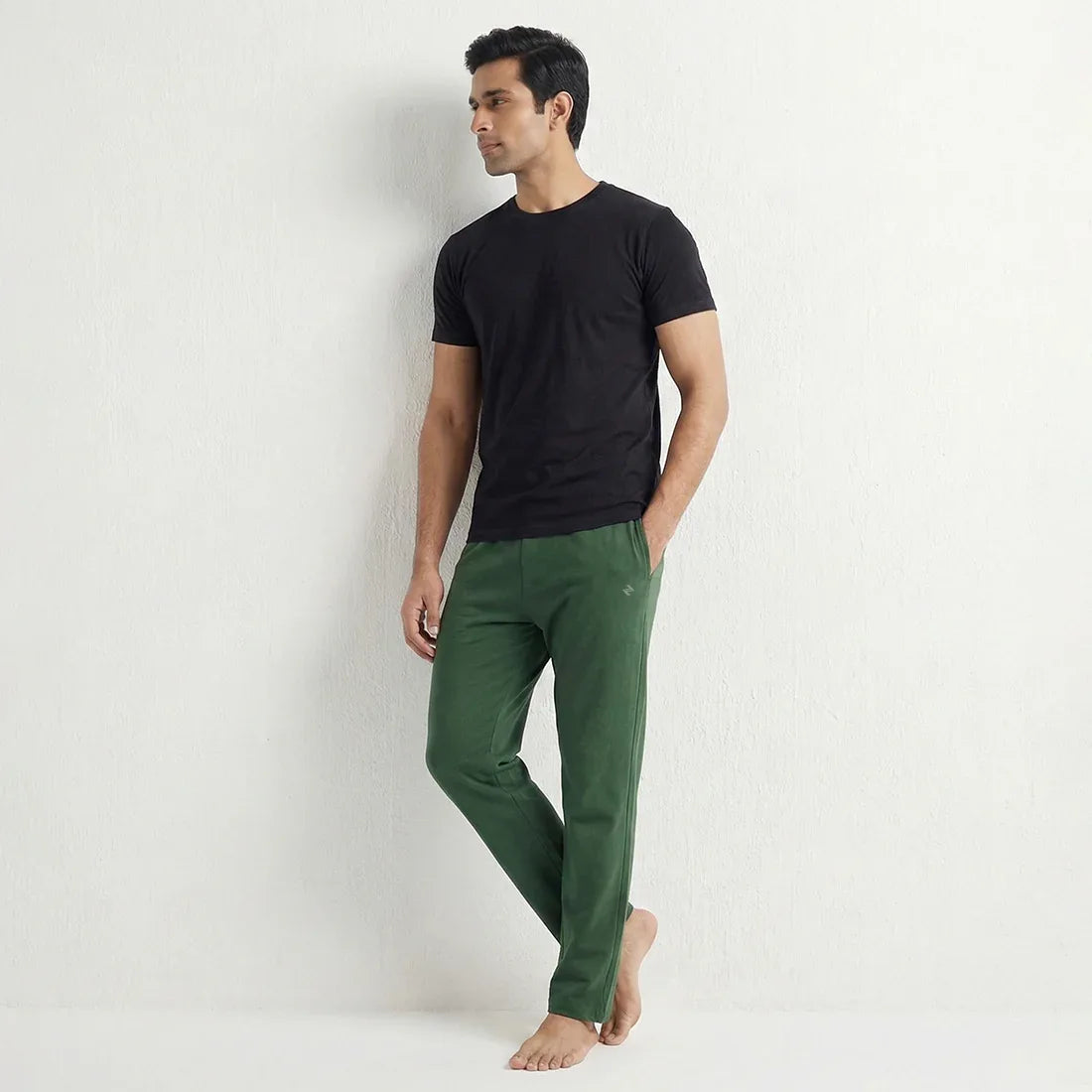 PACK OF BLACK UNDERTEE & GREEN JERSEY TROUSER