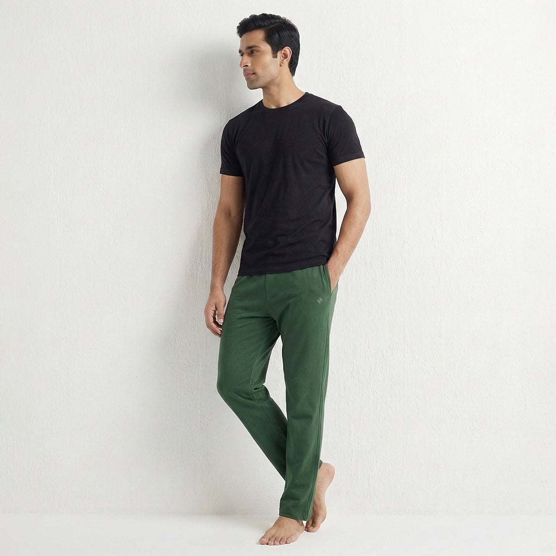 PACK OF BLACK UNDERTEE & GREEN JERSEY TROUSER