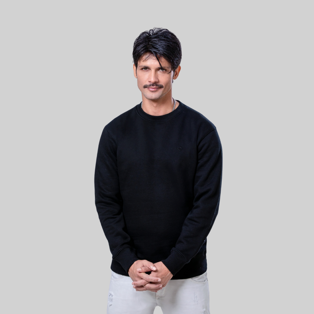 Male Model wearing a ML SWEATSHIRT BLACK _ 2