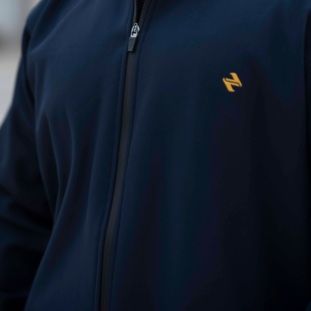 Male Model wearing a CL SS Jacket Navy _ Zoom in