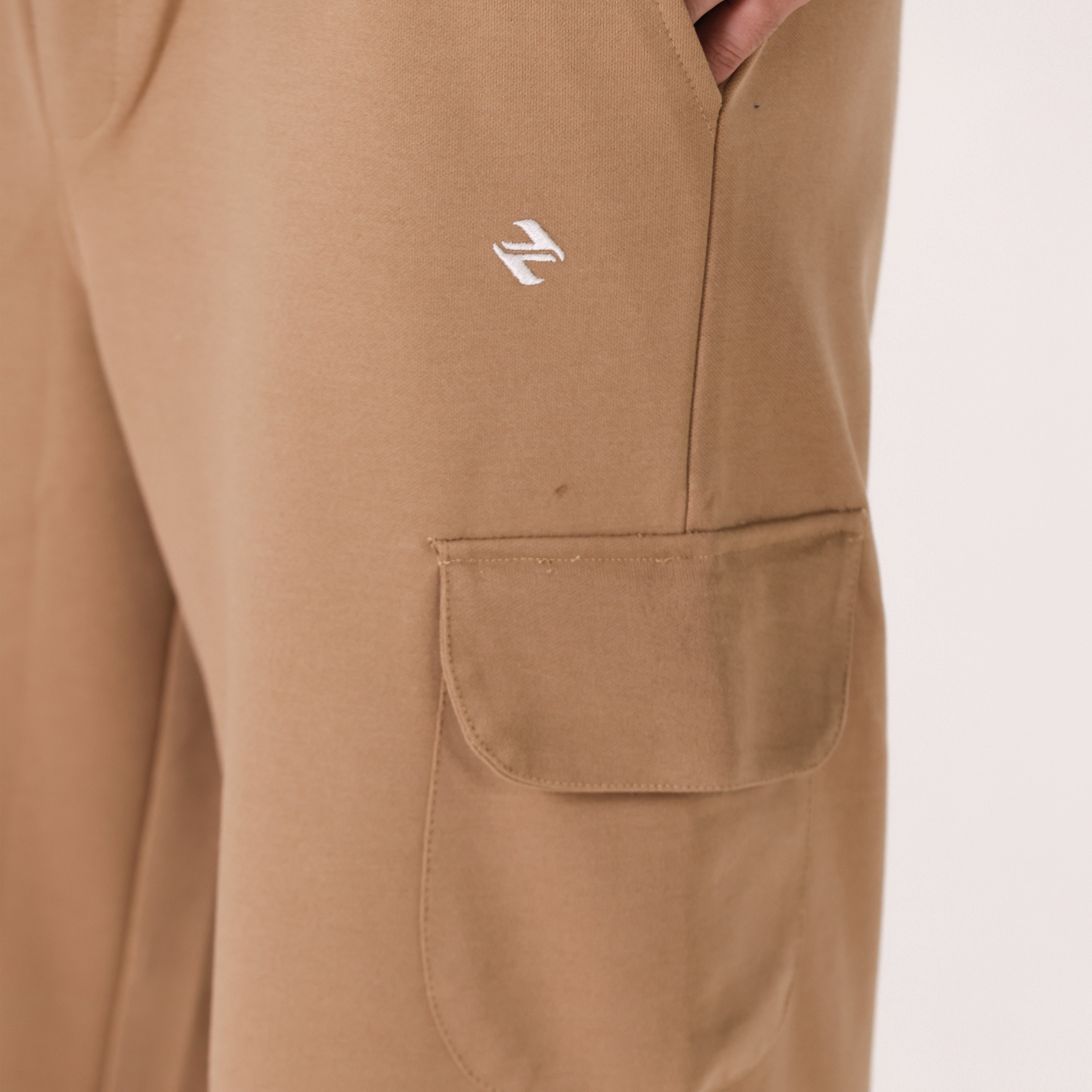 COTTON INTERLOCK CARGO SHORTS – CAMEL