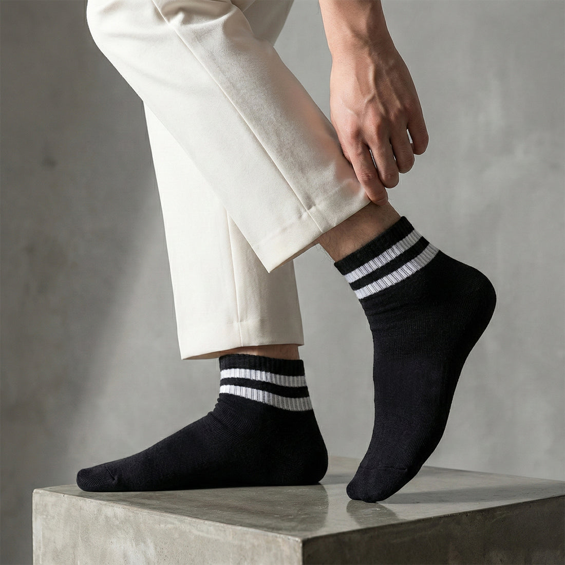MEN SHORT CREW SOCKS BLACK | NAVZA