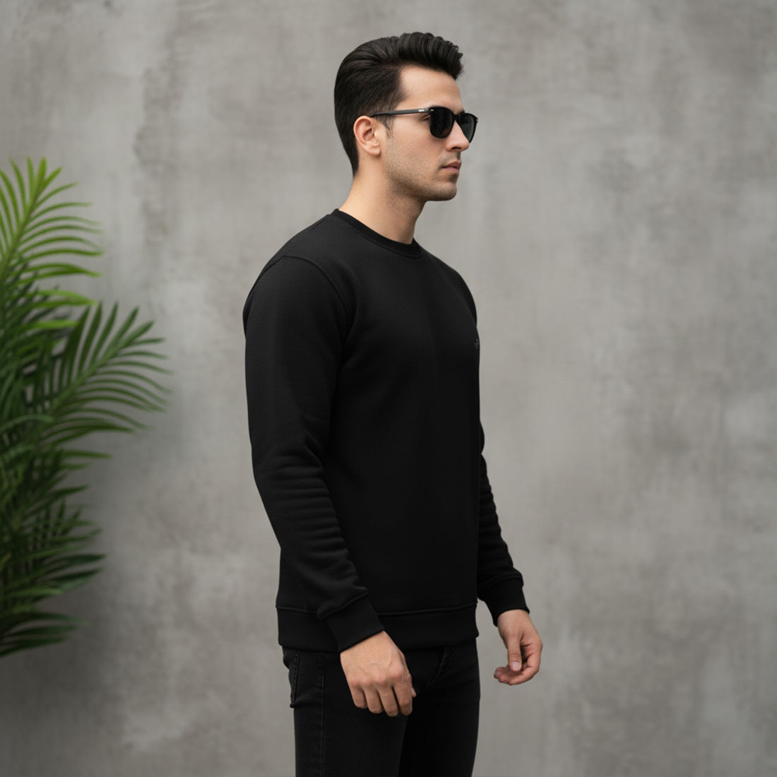 Male Model wearing a ML SWEATSHIRT BLACK _ Side view