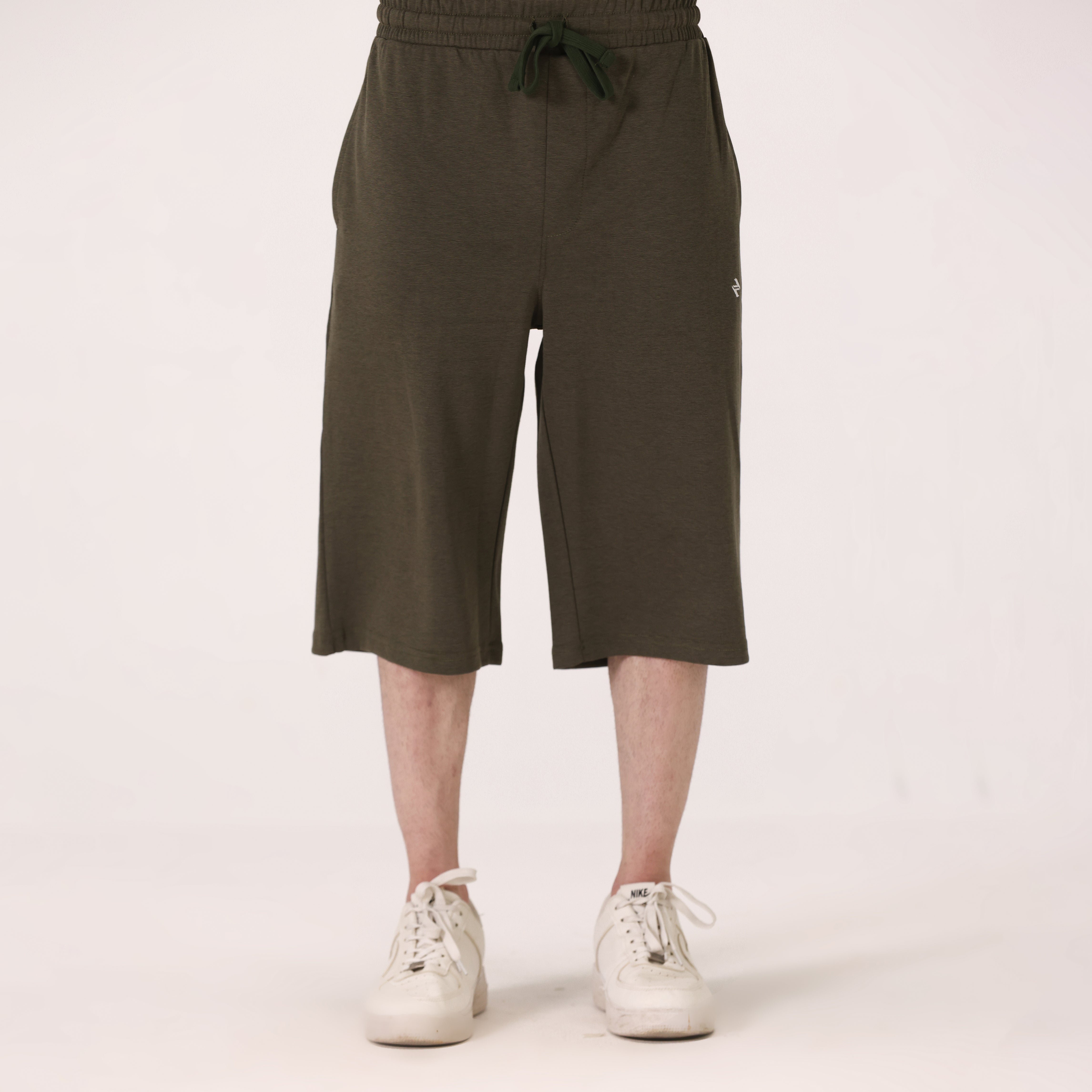 TEXTURED COTTON RELAXED SHORTS – OLIVE