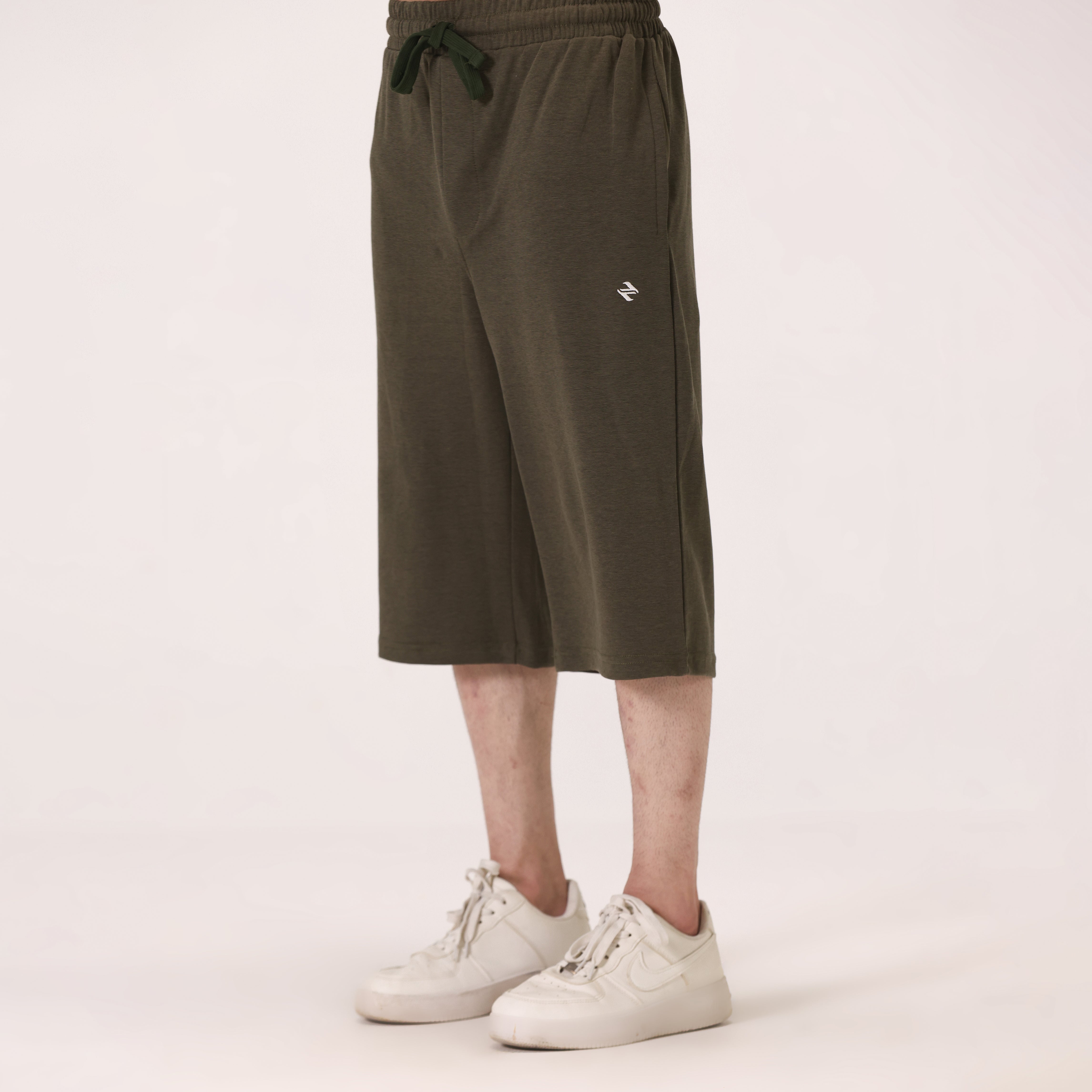 TEXTURED COTTON RELAXED SHORTS – OLIVE