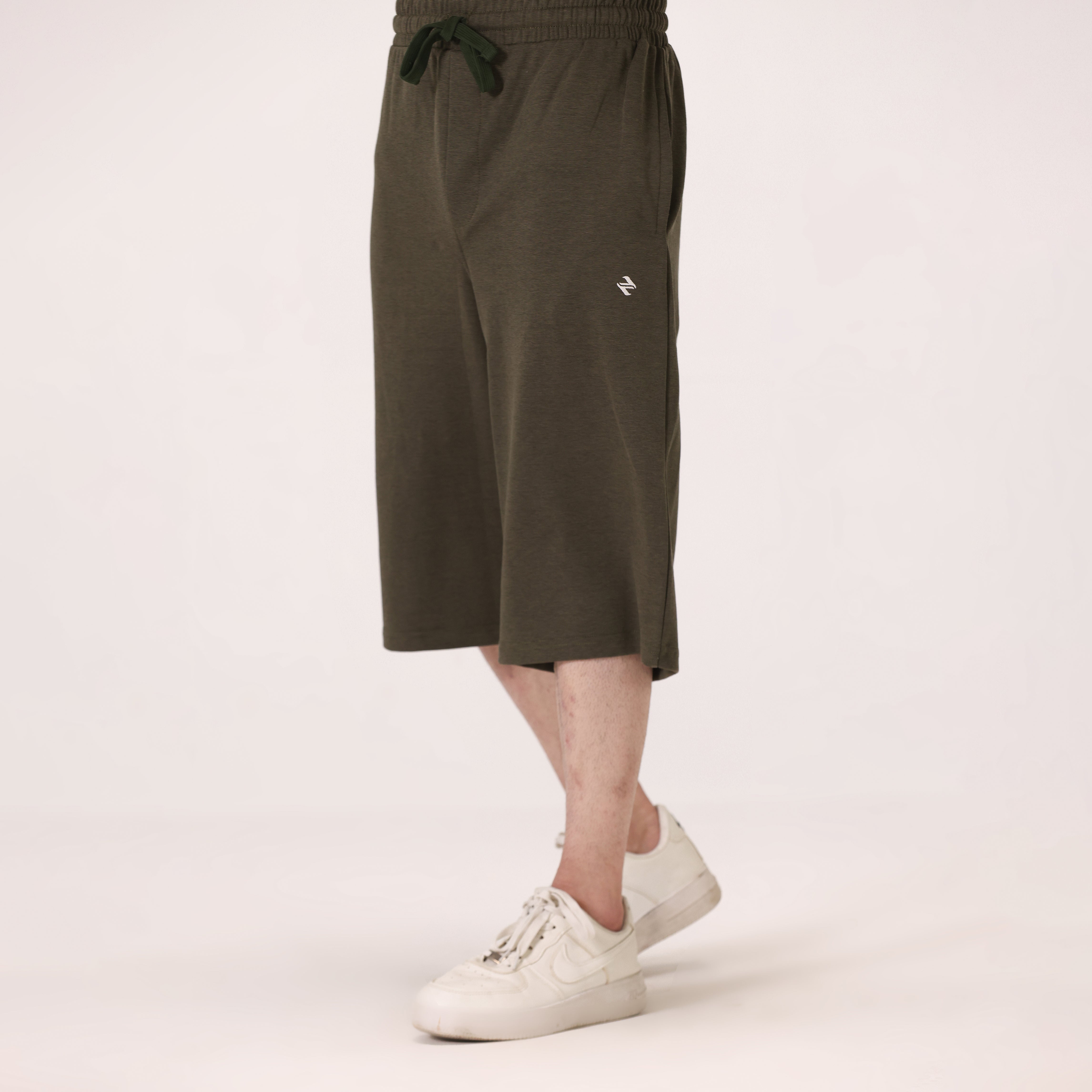 TEXTURED COTTON RELAXED SHORTS – OLIVE