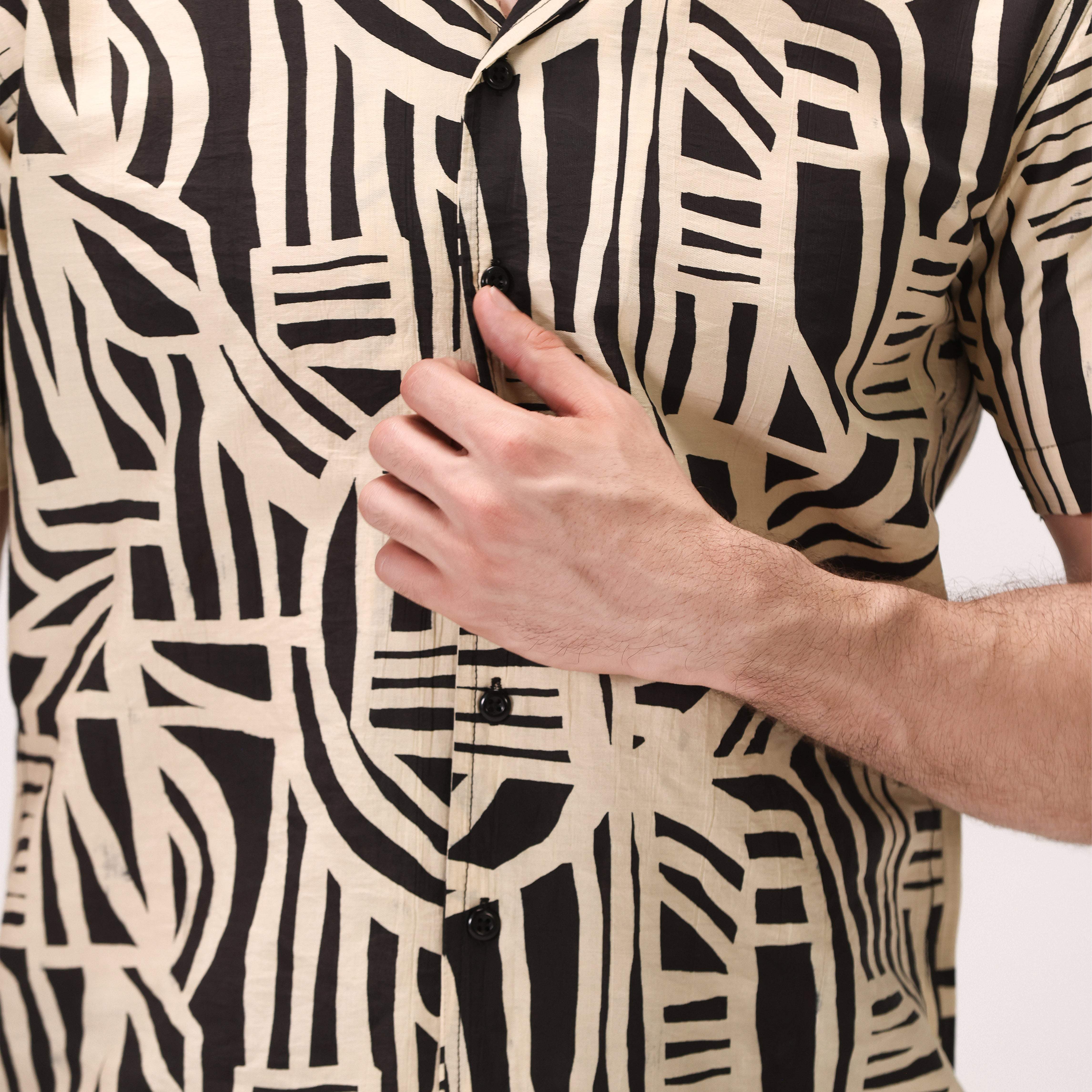 URBAN PRINTED BUTTON DOWN SHIRT – BEIGE