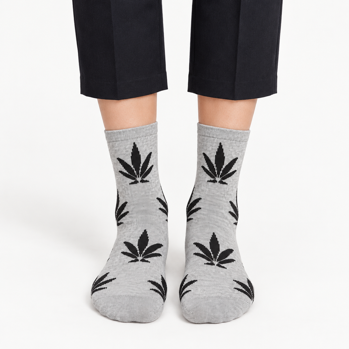 WOMEN SHORT CREW SOCKS GREY NAVZA